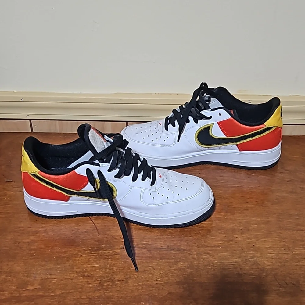 Sneakers - Picture 2 of 3